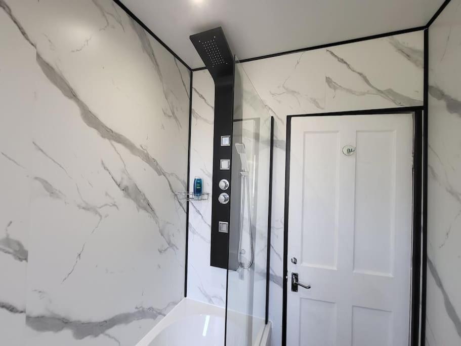 4 Bedrooms Apartment By Sensational Stay Short Lets & Serviced Accommodation Edinburgh Bagian luar foto